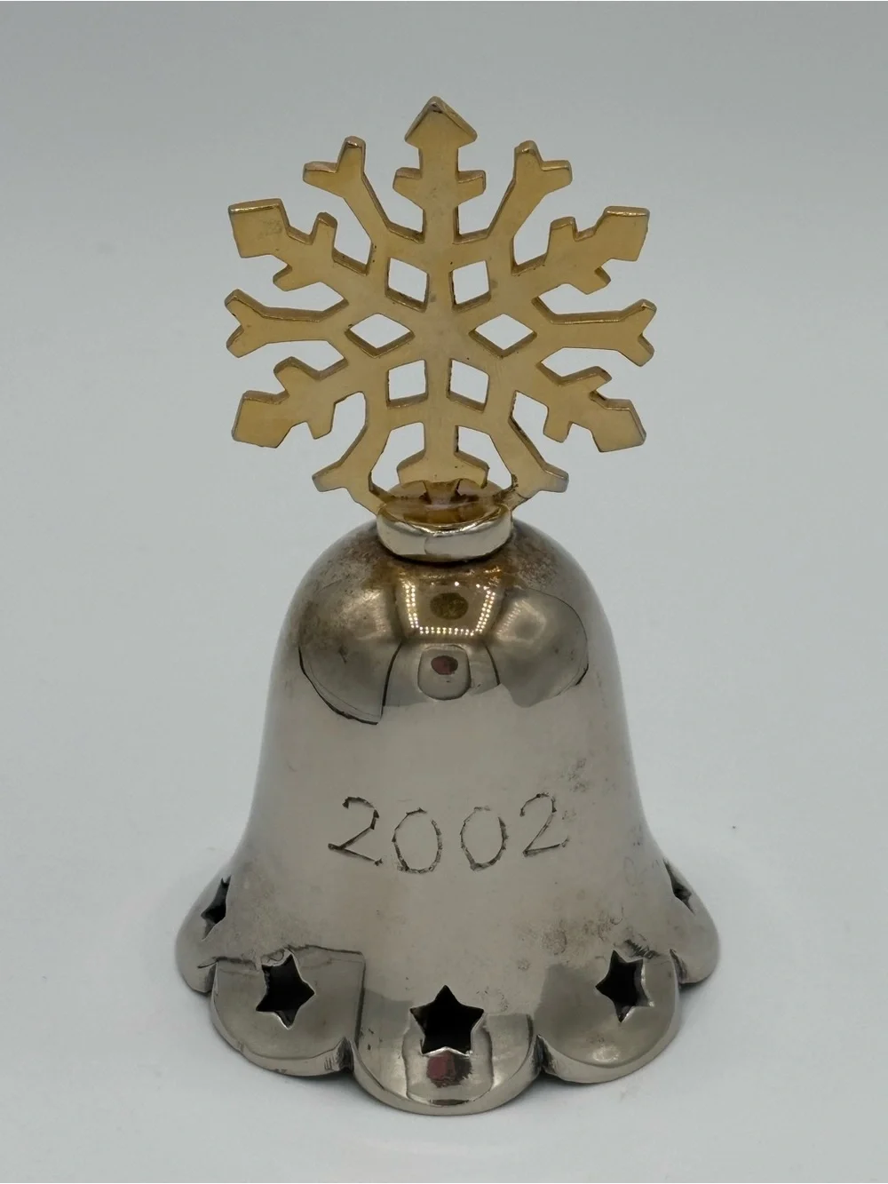 International Silver Co 2002 Silverplate Christmas Bell Snowflake